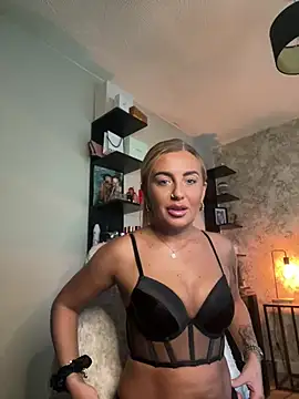 CharlottemilfUKx online show from 05.20.26