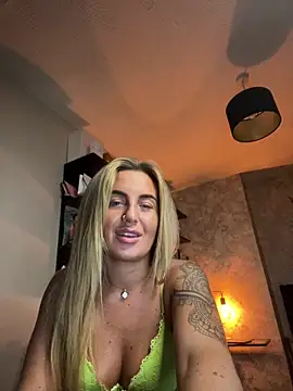 CharlottemilfUKx online show from 05.21.26