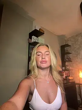 CharlottemilfUKx online show from 05.25.26