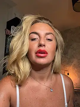CharlottemilfUKx online show from 05.28.26