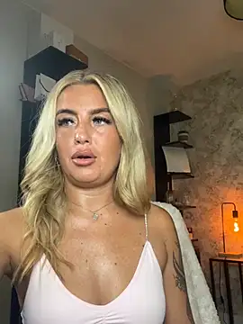 CharlottemilfUKx online show from 06.16.26