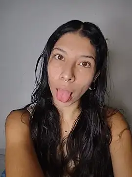 Snapshot of MelanyMo_on chatting on 05.25.26 MelanyMo on online show from 05.25.26