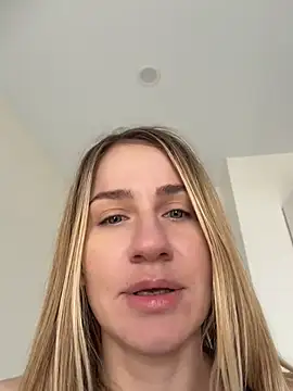 Snapshot of AnnaMist_ chatting on 05.24.26 AnnaMist online show from 05.24.26