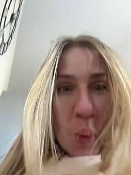 Snapshot of AnnaMist_ chatting on 05.27.26 AnnaMist online show from 05.27.26