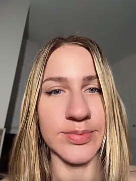 Snapshot of AnnaMist_ chatting on 05.29.26 AnnaMist online show from 05.29.26