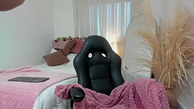 Charlotte pleasure online show from 06.11.26
