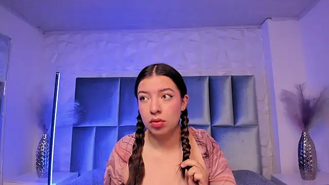 Snapshot of Sara_Deen chatting on 05.27.26 Sara Deen online show from 05.27.26