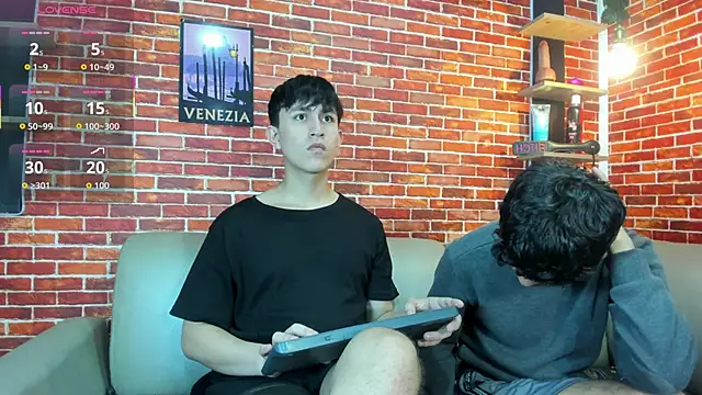 Hoot boyss  online show from 05.19.26