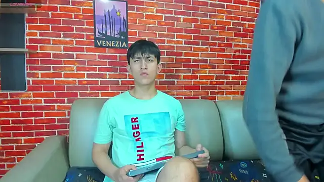 Hoot boyss  online show from 05.23.26