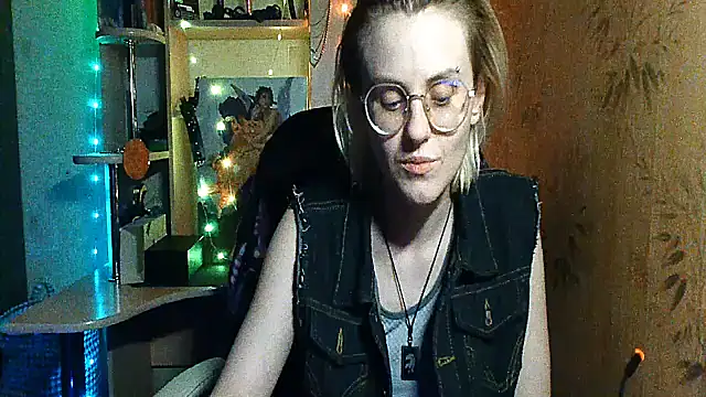 Snapshot of __Freya___ chatting on 05.19.26 Freya online show from 05.19.26