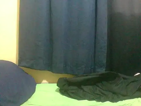 Snapshot of naughty-slender chatting on 05.25.26 naughty-slender online show from 05.25.26