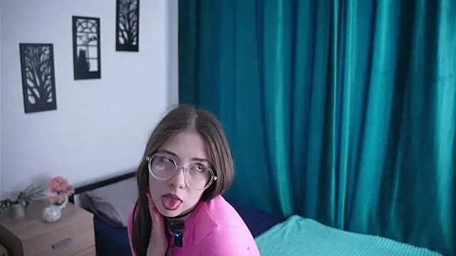 KatieAstol online show from 06.05.26