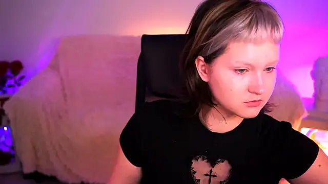ViolettWoods online show from 07.12.26