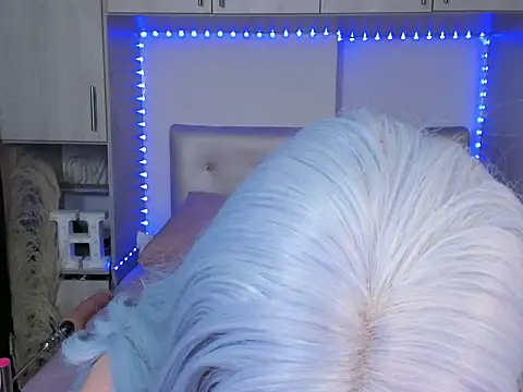 Honniewhitee  online show from 07.23.26