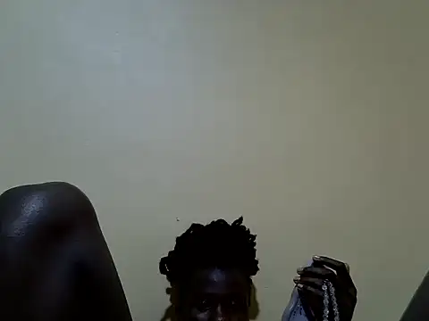Snapshot of moviahlove chatting on 05.22.26 moviahlove online show from 05.22.26