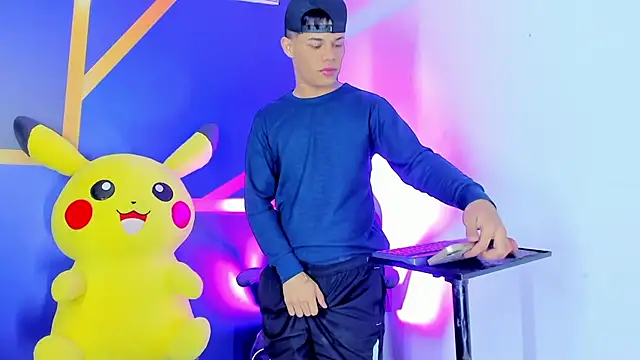 Snapshot of Gregor_oficial chatting on 05.17.26 Gregor oficial online show from 05.17.26