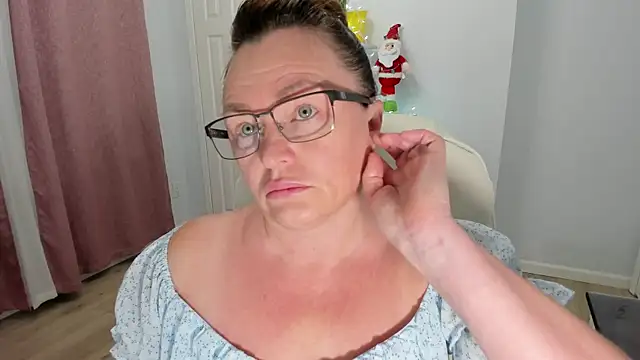 Snapshot of Vika73 chatting on 12.04.24 Vika73 online show from 12.04.24