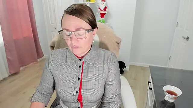 Snapshot of Vika73 chatting on 12.14.24 Vika73 online show from 12.14.24