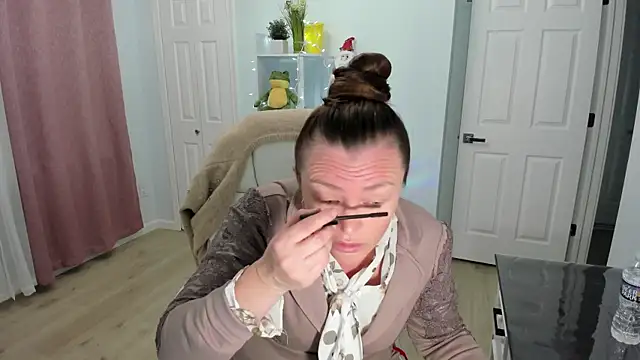 Snapshot of Vika73 chatting on 12.21.24 Vika73 online show from 12.21.24