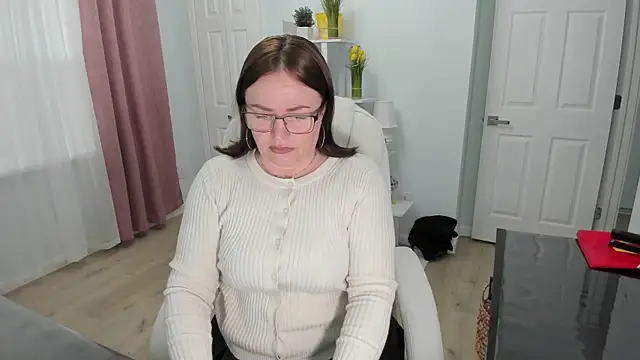 Snapshot of Vika73 chatting on 02.04.25 Vika73 online show from 02.04.25