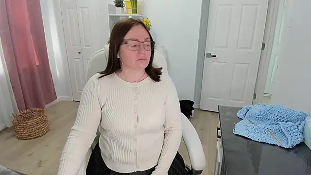 Snapshot of Vika73 chatting on 02.14.25 Vika73 online show from 02.14.25