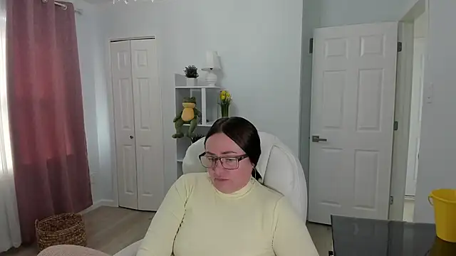 Snapshot of Vika73 chatting on 02.18.25 Vika73 online show from 02.18.25