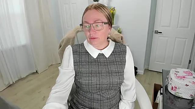 Snapshot of Vika73 chatting on 03.21.25 Vika73 online show from 03.21.25