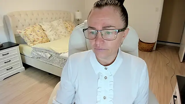 Snapshot of Vika73 chatting on 09.12.25 Vika73 online show from 09.12.25