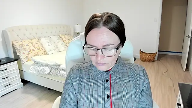 Snapshot of Vika73 chatting on 09.13.25 Vika73 online show from 09.13.25