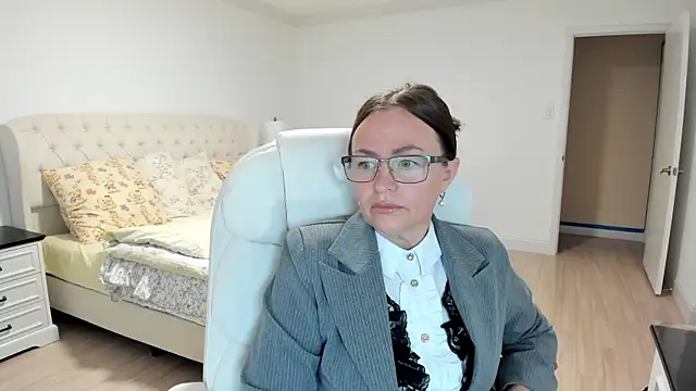 Snapshot of Vika73 chatting on 09.20.25 Vika73 online show from 09.20.25