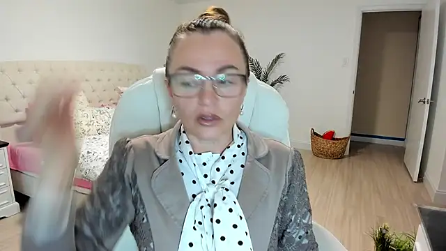 Snapshot of Vika73 chatting on 09.26.25 Vika73 online show from 09.26.25