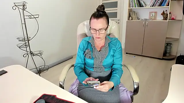 Snapshot of Vika73 chatting on 11.11.25 Vika73 online show from 11.11.25