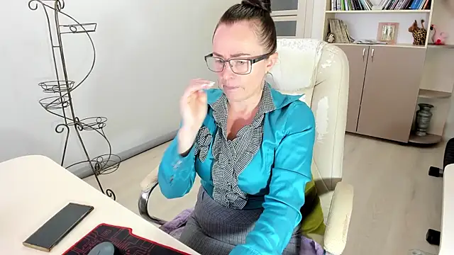 Snapshot of Vika73 chatting on 11.12.25 Vika73 online show from 11.12.25