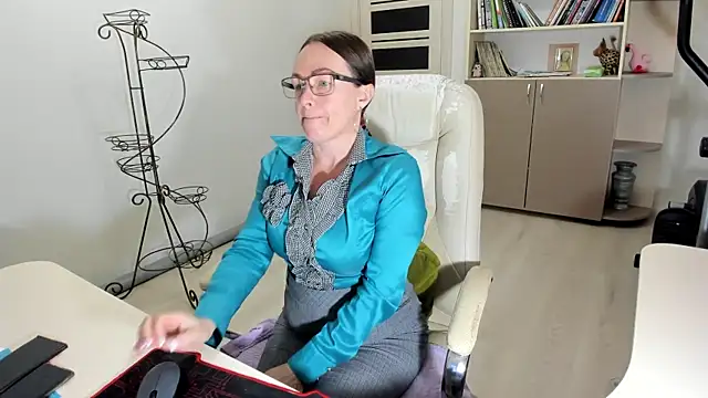 Snapshot of Vika73 chatting on 11.14.25 Vika73 online show from 11.14.25