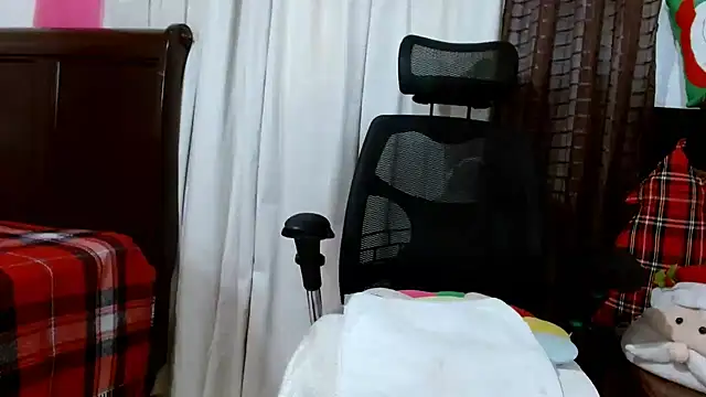 Snapshot of jenny_milf69 chatting on 11.25.25 jenny milf69 online show from 11.25.25