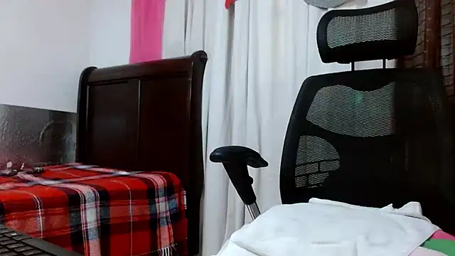 Snapshot of jenny_milf69 chatting on 11.26.25 jenny milf69 online show from 11.26.25