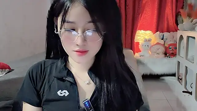 Snapshot of Bee-Cherry chatting on 05.24.26 Bee-Cherry online show from 05.24.26