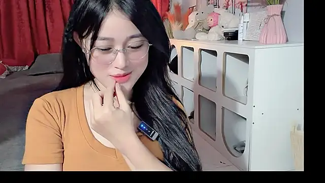Snapshot of Bee-Cherry chatting on 05.25.26 Bee-Cherry online show from 05.25.26