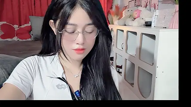 Snapshot of Bee-Cherry chatting on 05.27.26 Bee-Cherry online show from 05.27.26