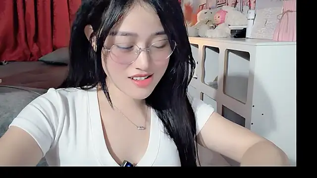 Snapshot of Bee-Cherry chatting on 05.27.26 Bee-Cherry online show from 05.27.26