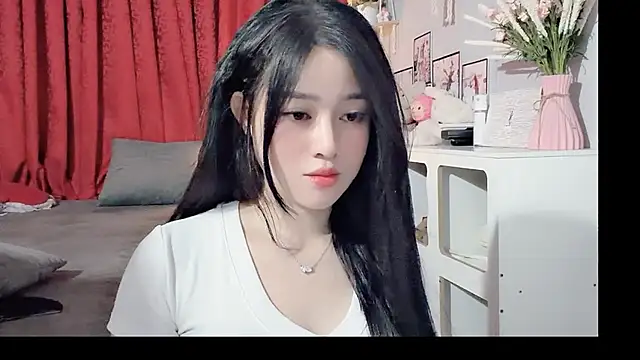 Snapshot of Bee-Cherry chatting on 05.28.26 Bee-Cherry online show from 05.28.26