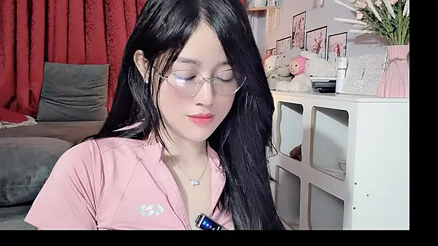 Snapshot of Bee-Cherry chatting on 05.28.26 Bee-Cherry online show from 05.28.26