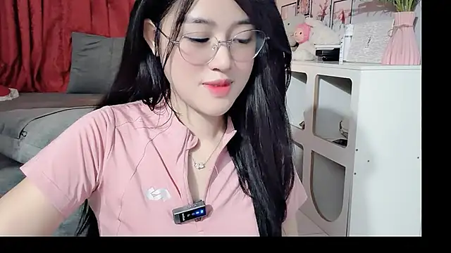 Snapshot of Bee-Cherry chatting on 05.29.26 Bee-Cherry online show from 05.29.26