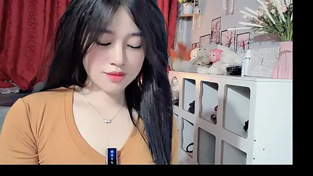 Snapshot of Bee-Cherry chatting on 05.29.26 Bee-Cherry online show from 05.29.26
