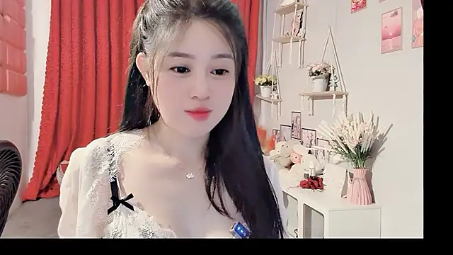 Snapshot of Bee-Cherry chatting on 06.04.26 Bee-Cherry online show from 06.04.26