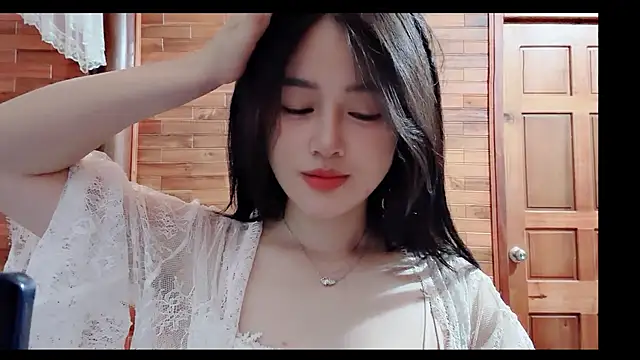 Snapshot of Bee-Cherry chatting on 06.17.26 Bee-Cherry online show from 06.17.26
