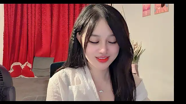 Snapshot of Bee-Cherry chatting on 07.04.26 Bee-Cherry online show from 07.04.26