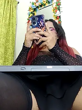Snapshot of Elektra_bigcock chatting on 05.20.26 Elektra bigcock online show from 05.20.26