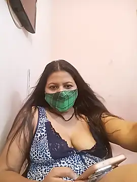 Snapshot of Miss_kirtii chatting on 06.11.26 Miss kirtii online show from 06.11.26