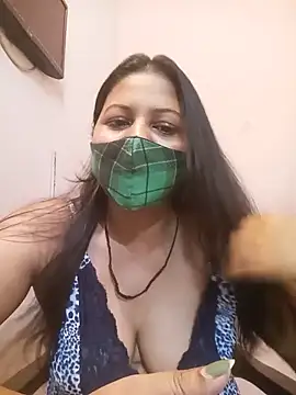 Snapshot of Miss_kirtii chatting on 06.12.26 Miss kirtii online show from 06.12.26